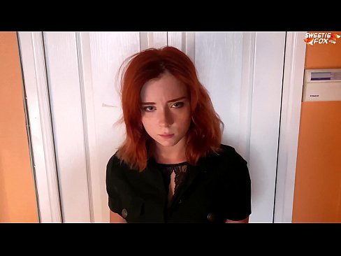 ❤️ Un agent de sécurité punit une jolie femme pour un vol à l'étalage - Cum In Mouth ️❌ Fuck vidéo at us ❌️